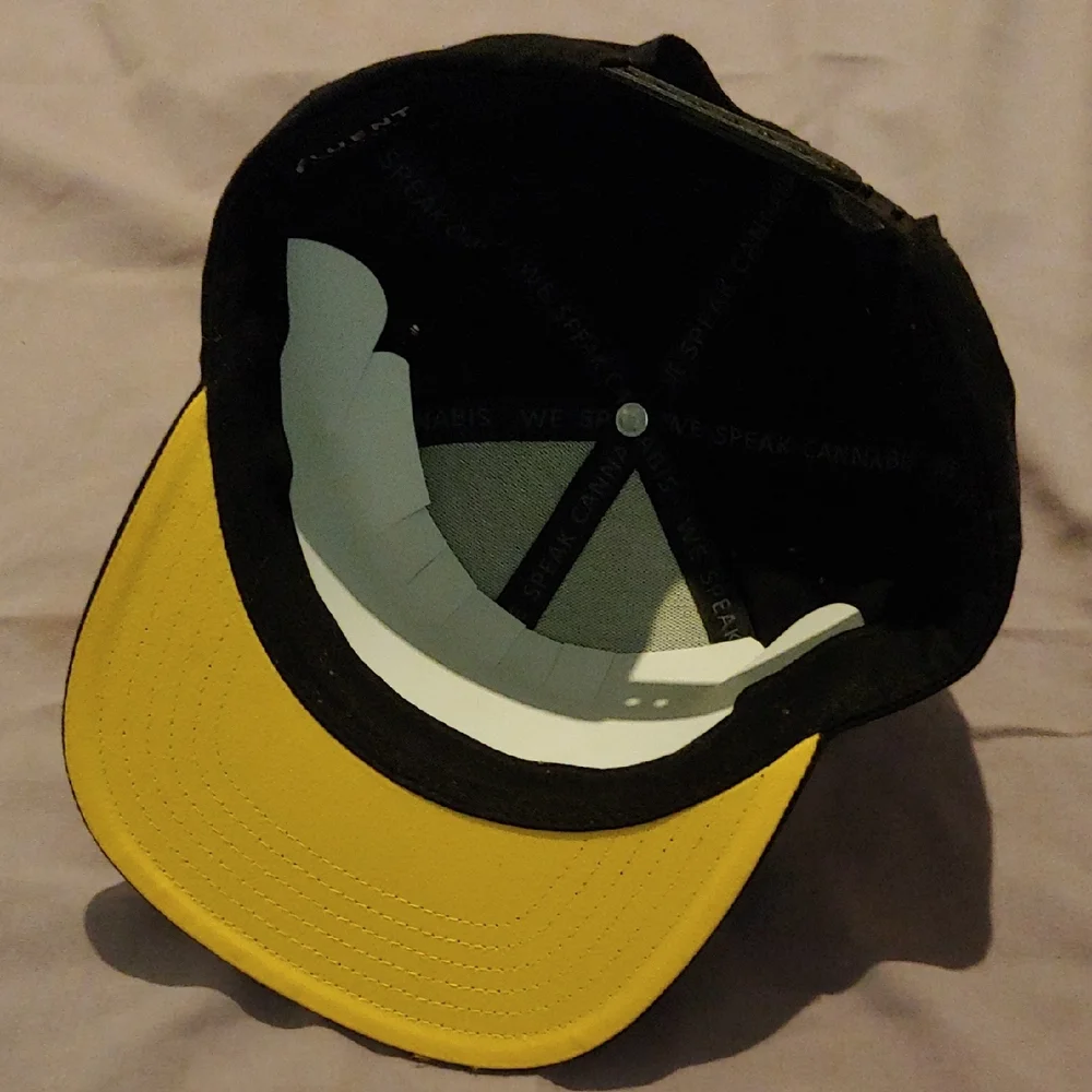Black Fluent Snap Back Cap * One Size * Adjustable * Black & Yellow - Picture 4 of 7